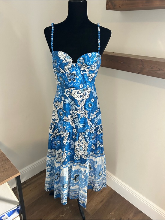 FARM Rio Dresses & Skirts - NWT Farm Rio Full of flowers mid dress